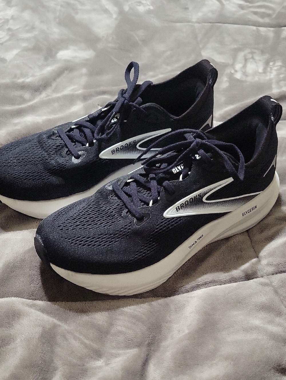Brooks Men's Black and White Running Shoes
